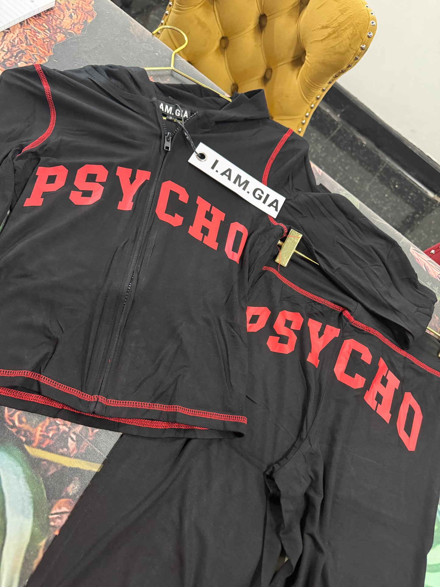 Black & Red Gia psycho